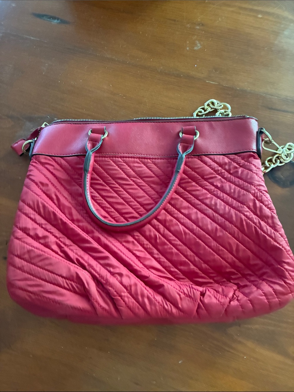 Juicy Couture Quilted Red Shoulder Bag with Gold Chain Strap . Chain is not orig - Picture 3 of 3